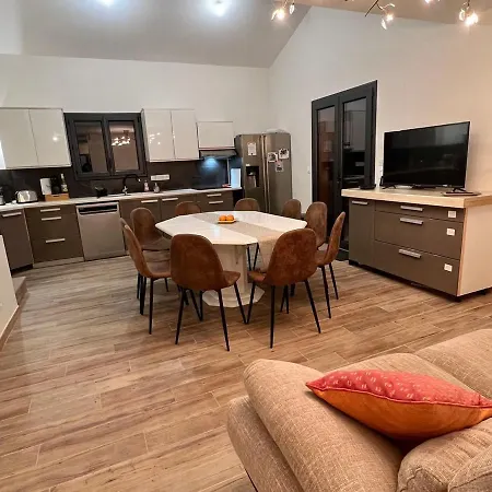 Chalet Barcelonnette, 5 Pieces, 10 Personnes - Fr-1-165a-162 Chalet *