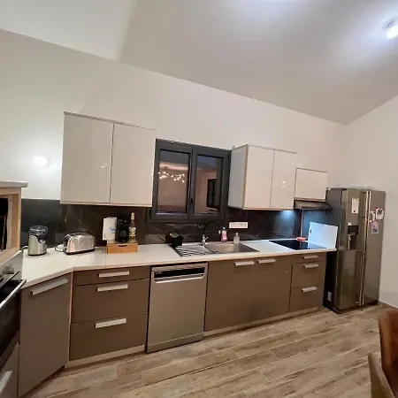 Chalet Barcelonnette, 5 Pieces, 10 Personnes - Fr-1-165a-162